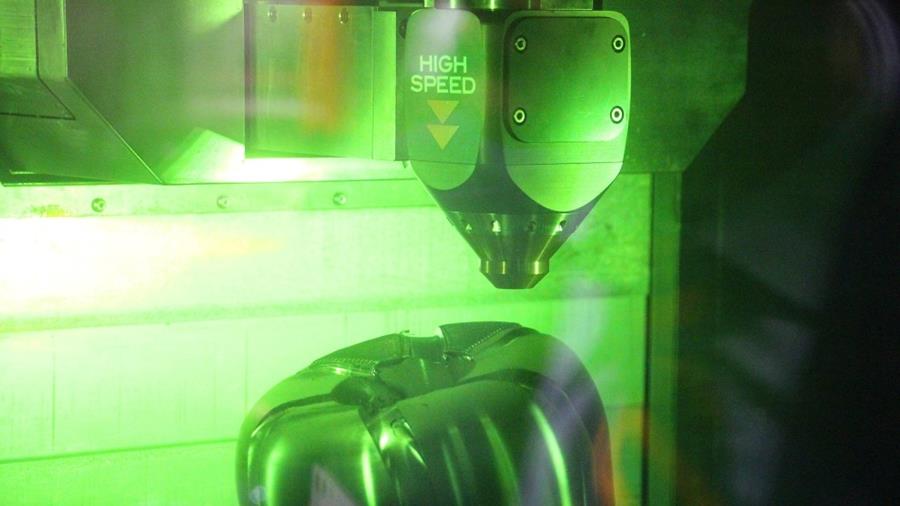 CNC-draaibank ziet het laserlicht