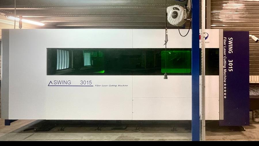 The Engineer forme et travaille avec la machine de découpe laser Penta