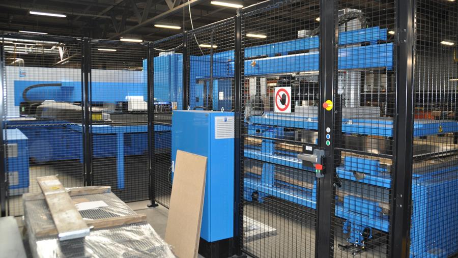 Jaga investit dans des cisailles d'angle avec dispositif de chargement automatique